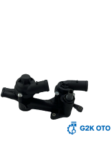 TERMOSTAT (83–87°C) KOMPLE / MÜŞÜRLÜ 1.4 TSI GOLF – JETTA – PASSAT – TIGUAN | OEM: 03C121111H – 03C121111AF